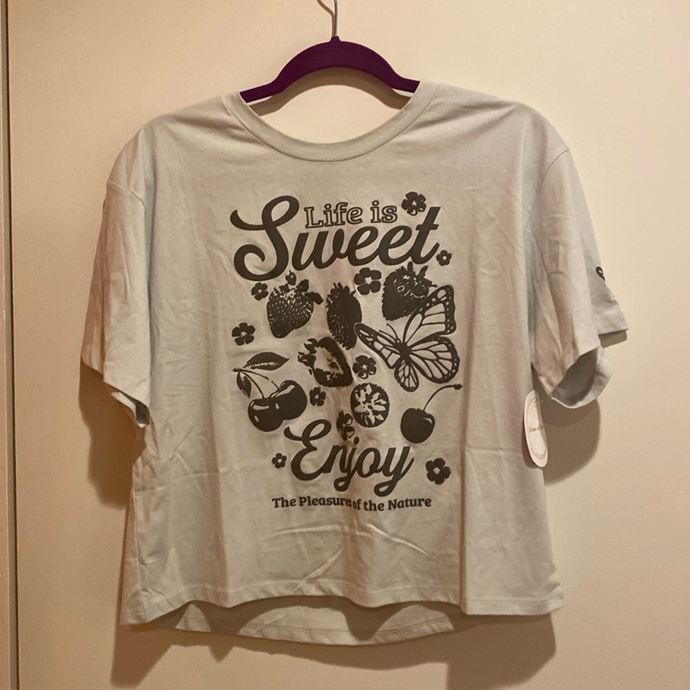 House of Cotton, LG  Cropped T- Shirt in pale brown w/dark green print. NWT